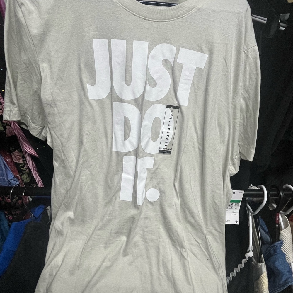 Nike Men's Light Gray 'Just Do It' Tee